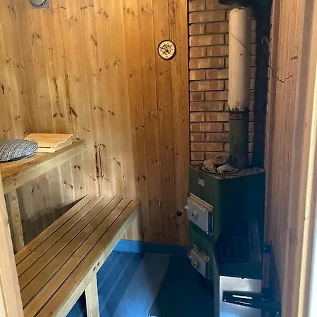 Gaeststuga I Loefsaeng Hajstorp Toreboda Exterior photo
