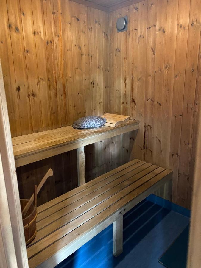 Gaeststuga I Loefsaeng Hajstorp Lodge *