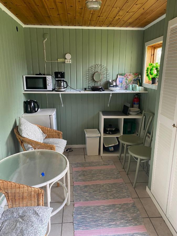 Gaeststuga I Loefsaeng Hajstorp *